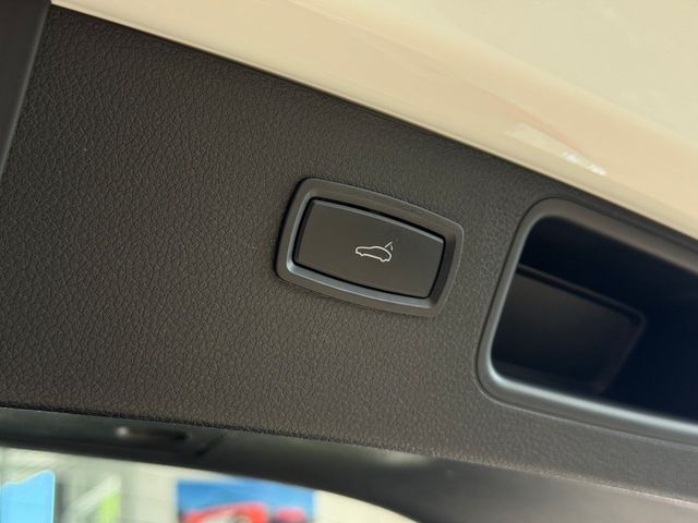 Porsche Macan 2.0 Turbo 252CV.-" NACIONAL" .-" TECHO PANORÁMICO... "-.-"  POCOS KM ".-" PEGATINA VERDE C/EURO 6-W ".-