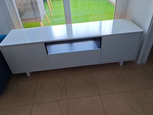 Mesa TV blanca moderna (150x45x46cm)
