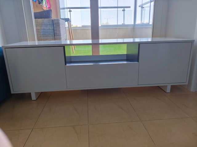 Mesa TV blanca moderna (150x45x46cm)