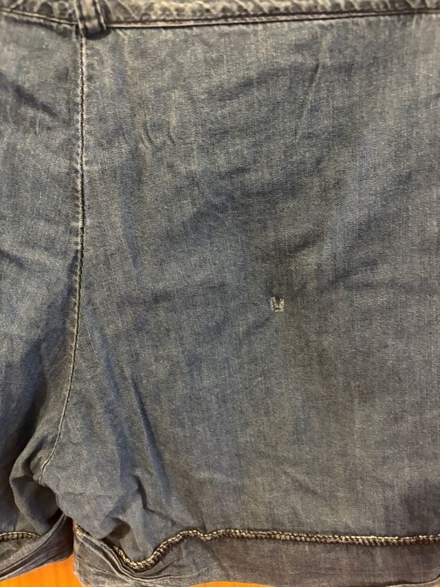 2 pantalones cortos uno Shana XL - otro lefties xl