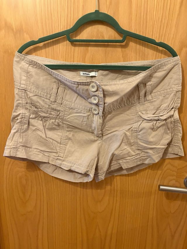 2 pantalones cortos uno Shana XL - otro lefties xl