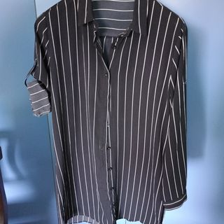 Soprabito a camicia nera a righe bianche