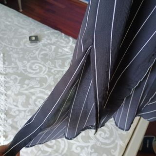 Soprabito a camicia nera a righe bianche