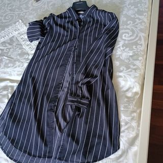 Soprabito a camicia nera a righe bianche