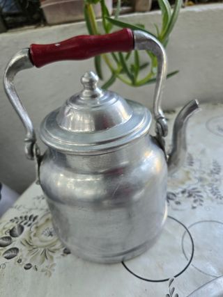 Hervidor té antiguo metálico