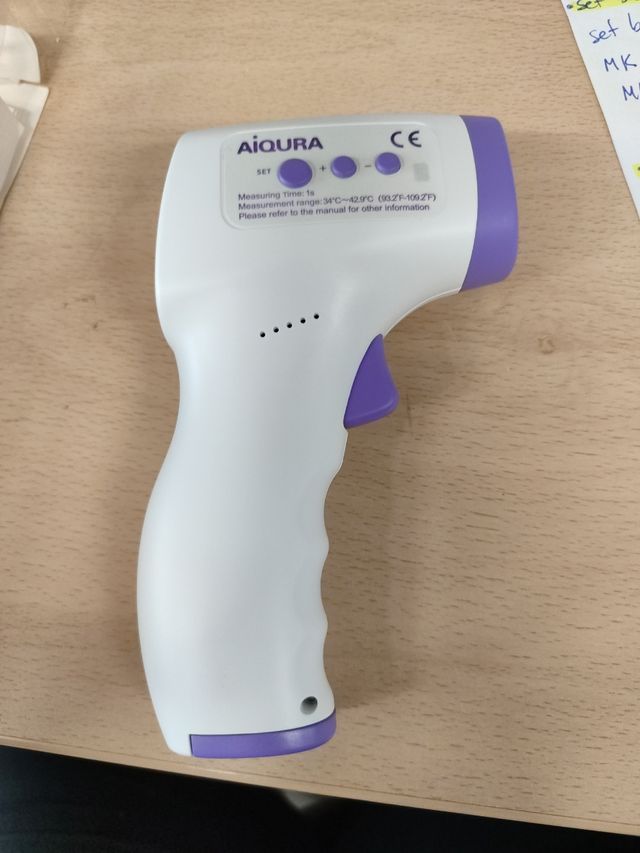 Termómetro infrarrojo AD801