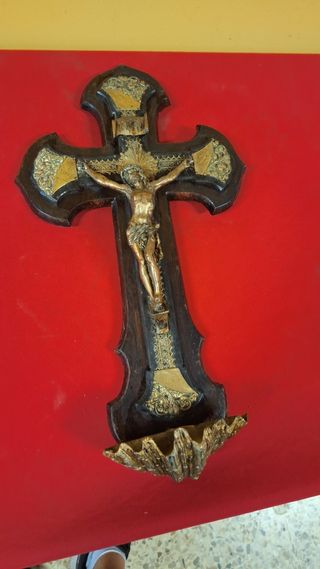 Crucifijo antiguo de madera y latón 