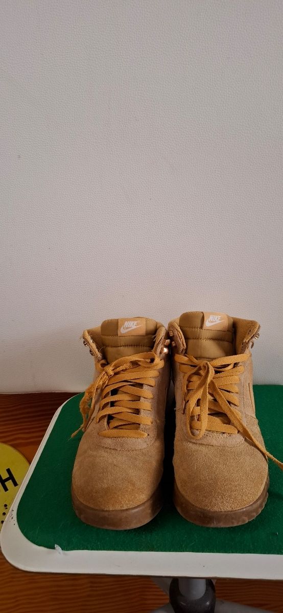 Zapatillas Nike Hoodland Marrón