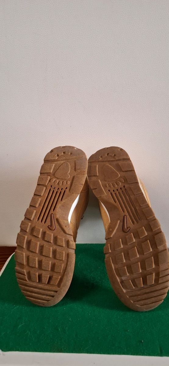 Zapatillas Nike Hoodland Marrón