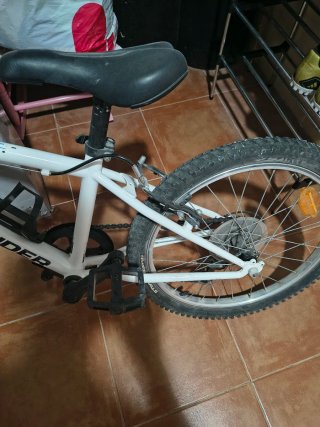 Bicicleta niño + casco planetas