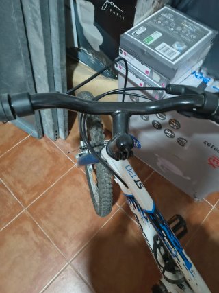 Bicicleta niño + casco planetas