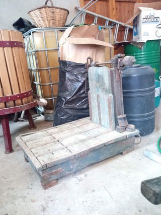 Báscula antigua de madera