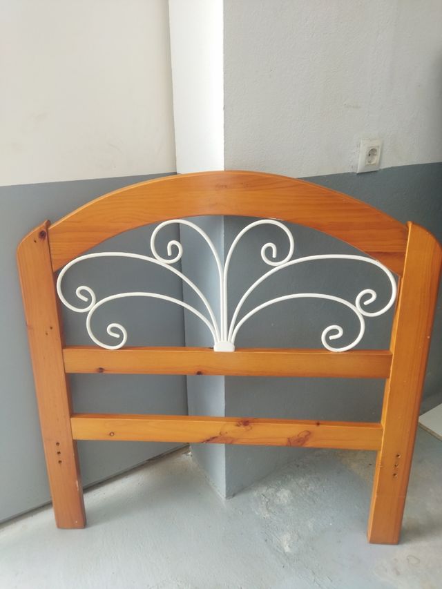 Conjunto de Cabecero y mesita noche madera