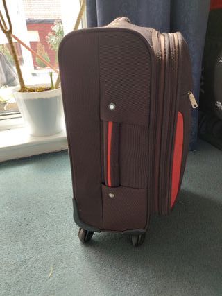 Maleta cabina con 4 ruedas marron y naranja