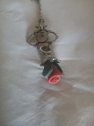 Chiave d'argento con rosa