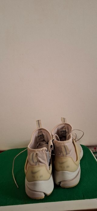 Zapatillas Nike Air Presto Mid Beige