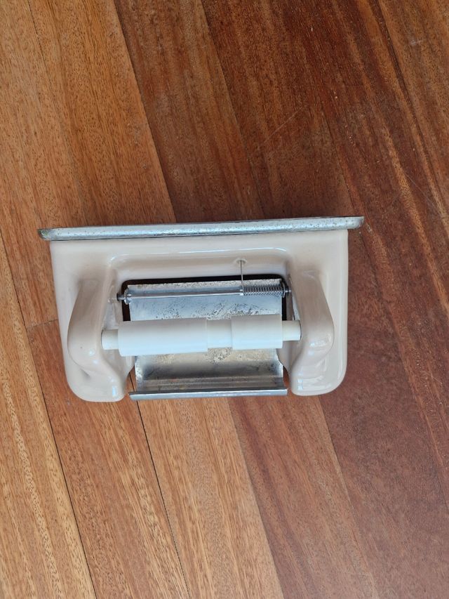 Gioco da bagno in porcellana vintage beige