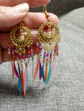 Pendientes dorados multicolor
