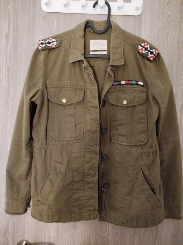Cazadora Bershka verde militar