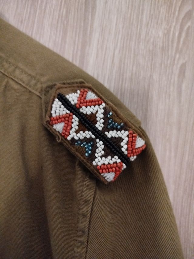 Cazadora Bershka verde militar