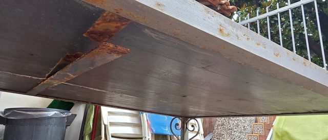 Tavolo in ferro e ceramica