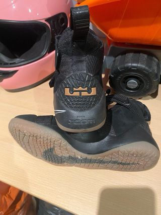 Zapatillas Nike LeBron Witness V