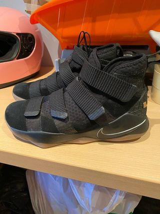Zapatillas Nike LeBron Witness V