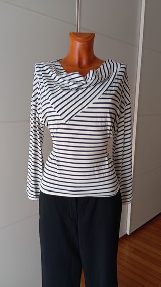 Camiseta rayas azul marino-blanco. Uterqüe.