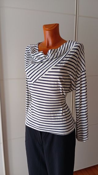 Camiseta rayas azul marino-blanco. Uterqüe.