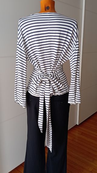 Camiseta rayas azul marino-blanco. Uterqüe.