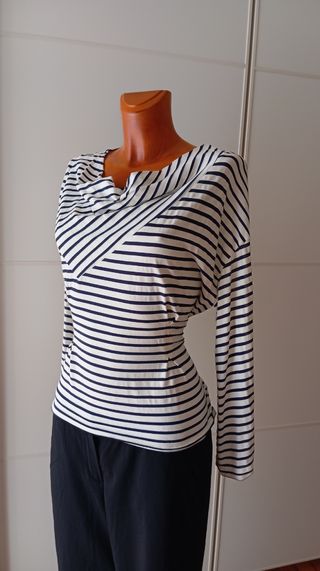 Camiseta rayas azul marino-blanco. Uterqüe.