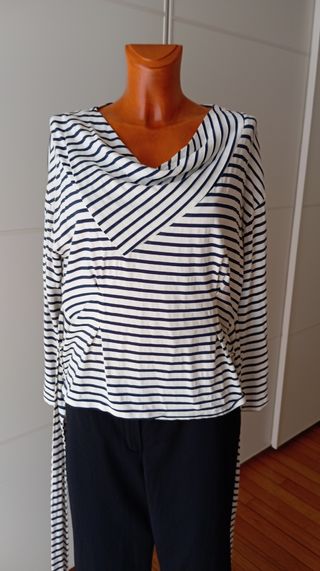 Camiseta rayas azul marino-blanco. Uterqüe.