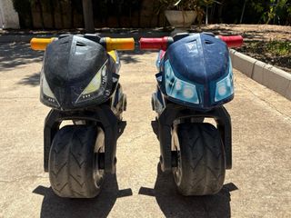 2 Motos correpasillos de niños  de Batman-Superman