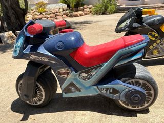 2 Motos correpasillos de niños  de Batman-Superman