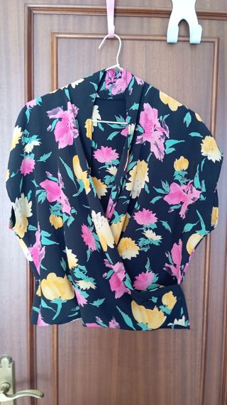 Blusa vintage flores.
