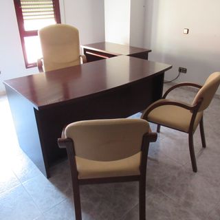 Despacho oficina: 1 mesa + cajonera