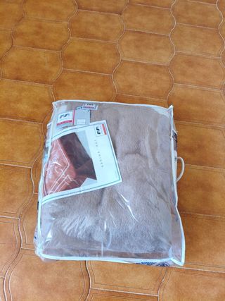 Manta Mora Karina 041 - marrón y blanca
NUEVA 135