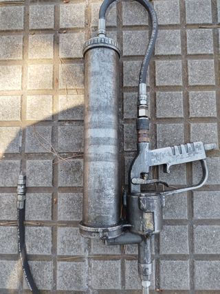 Engrasadora neumática antigua