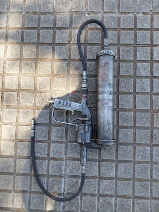 Engrasadora neumática antigua