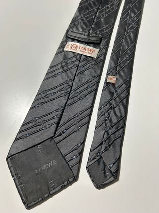 Corbata Loewe gris oscura