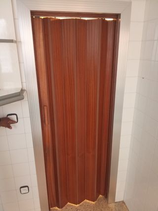 Puerta plegable madera