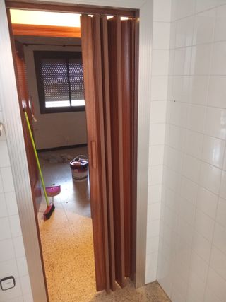 Puerta plegable madera