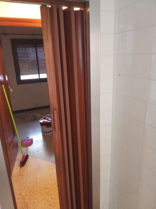 Puerta plegable madera