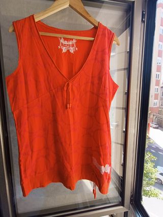 Camiseta naranja talla grande 