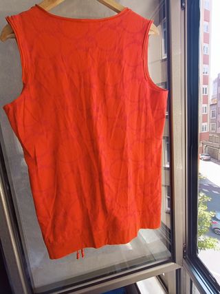 Camiseta naranja talla grande 