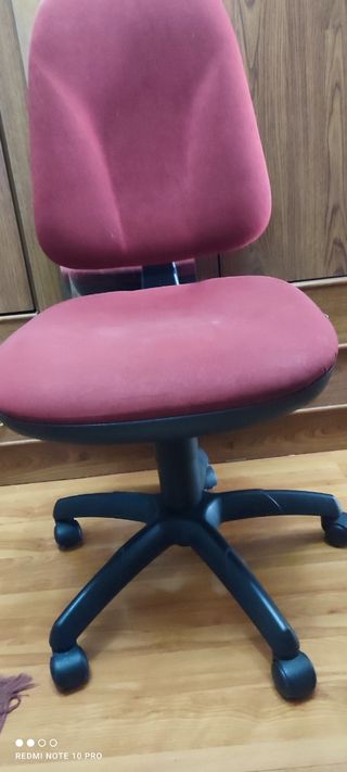 Silla escritorio roja - Oficina
