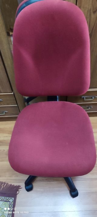 Silla escritorio roja - Oficina
