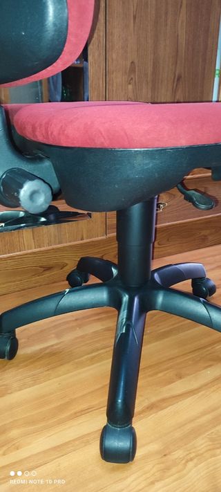 Silla escritorio roja - Oficina