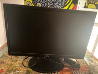 Monitor LG panorámico.
22 pulgadas.