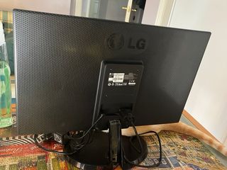 Monitor LG panorámico.
22 pulgadas.